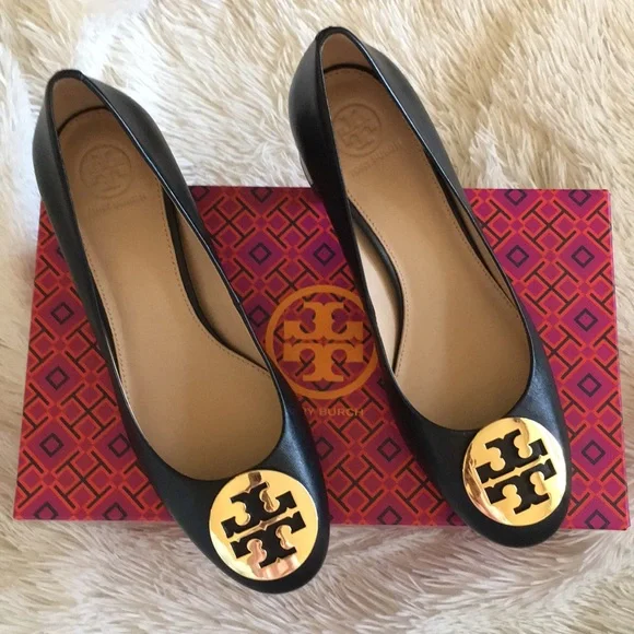 Tory Burch Shoes Tory Burch Chelsea Medallion Pump Poshmark